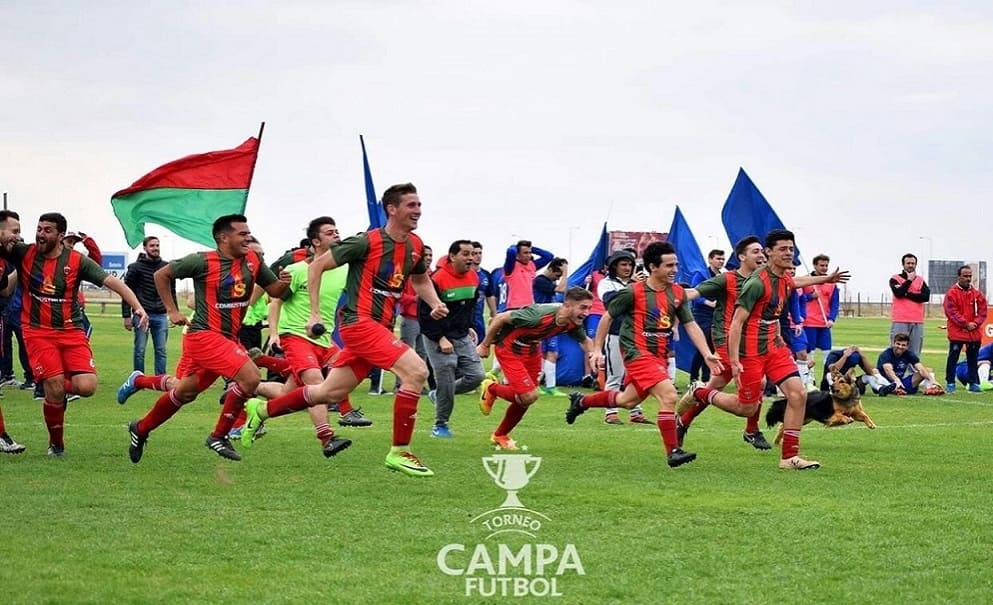 Recreativo corriendo y festejando su ascenso