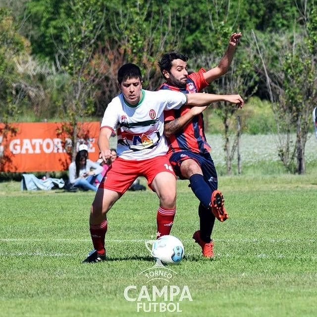 Partido de recreativo, Juan Barale defendiendo la pelota