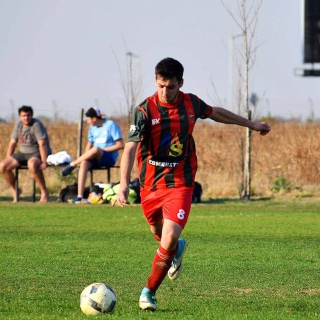 Partido de recreativo, Agustin Barale pateando un tiro libre