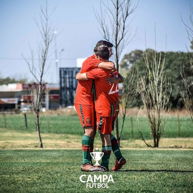 Partido de recreativo, Abrazo de gol