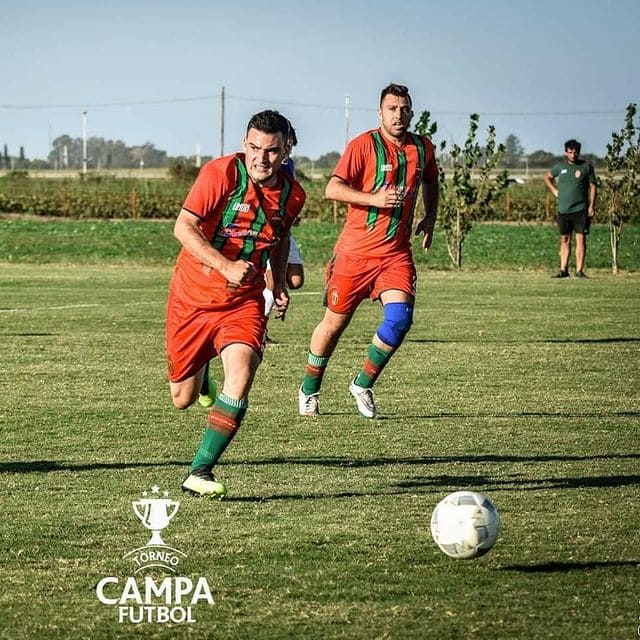 Partido de recreativo, Ezequiel Salomon con la pelota